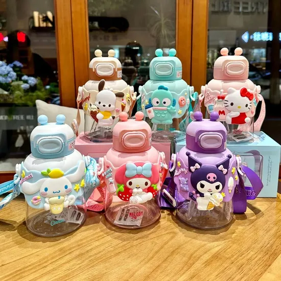 700ml Cartoon Cute Water Bottles with Strap Lovely Kuromi Kitty Cinnamoroll Durable Water Cups Portable Kids Water Cup 